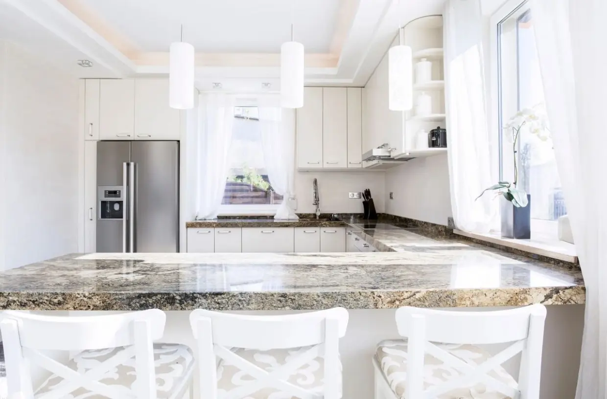 Granitowy blat w kuchni – funkcjonalność i elegancja