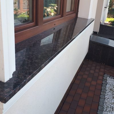 Parapet z kamienia naturalnego z kapinosem