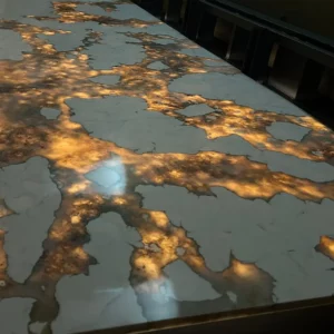 Transparentny konglomerat kwarcowy w ofercie MM Stone