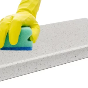 plamy na parapecie z konglomeratu - jak usunąć