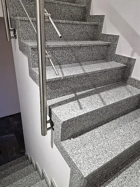 granit schody wewnętrzne